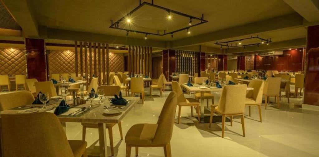 Hotel Castle Salam Khulna Bagian luar foto
