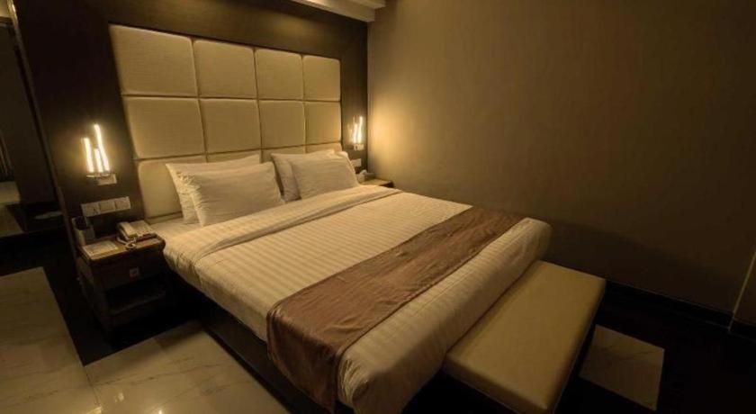 Hotel Castle Salam Khulna Bagian luar foto