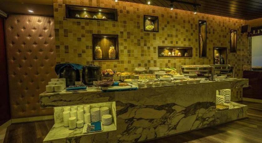 Hotel Castle Salam Khulna Bagian luar foto