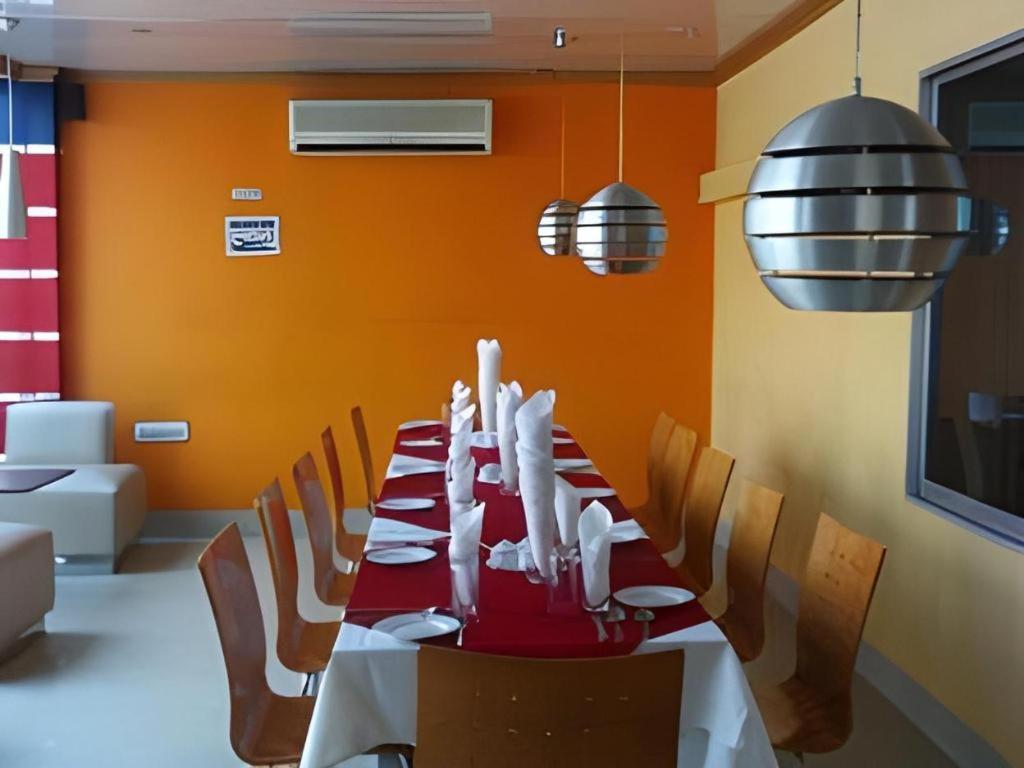 Hotel Castle Salam Khulna Bagian luar foto