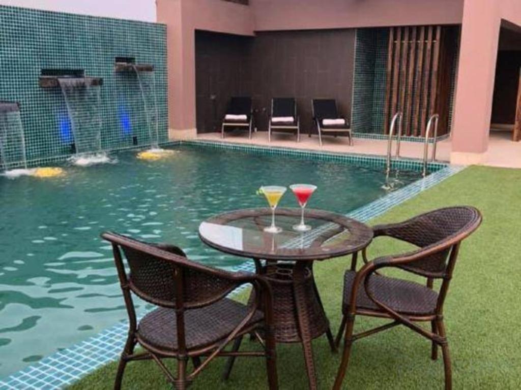 Hotel Castle Salam Khulna Bagian luar foto